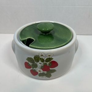 Vintage McCoy 1421 Strawberry Country Round Soup Bean Pot #1421 W/Lid EUC